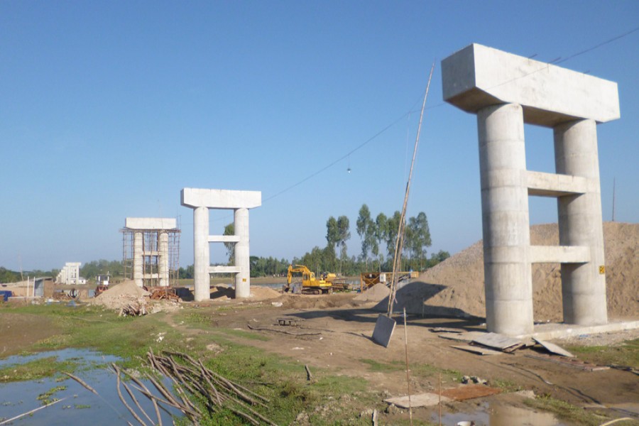 Construction of Raniganj bridge progresses fast in Jagannathpur upazila of Sunamganj. The photo was taken on Tuesday. — FE Photo