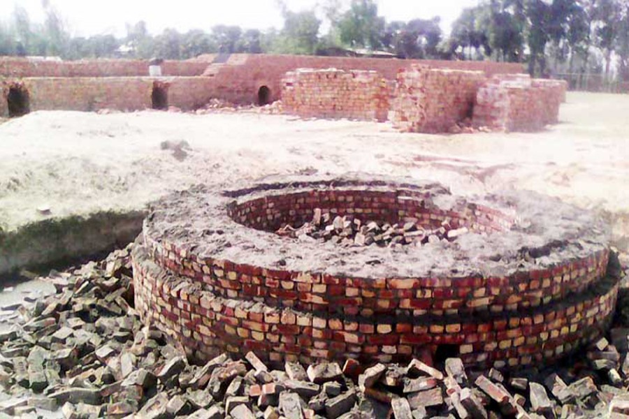 The under-construction brick kiln on a piece of cropland in Shurkali village under Badalgachhi upazila. — FE Photo