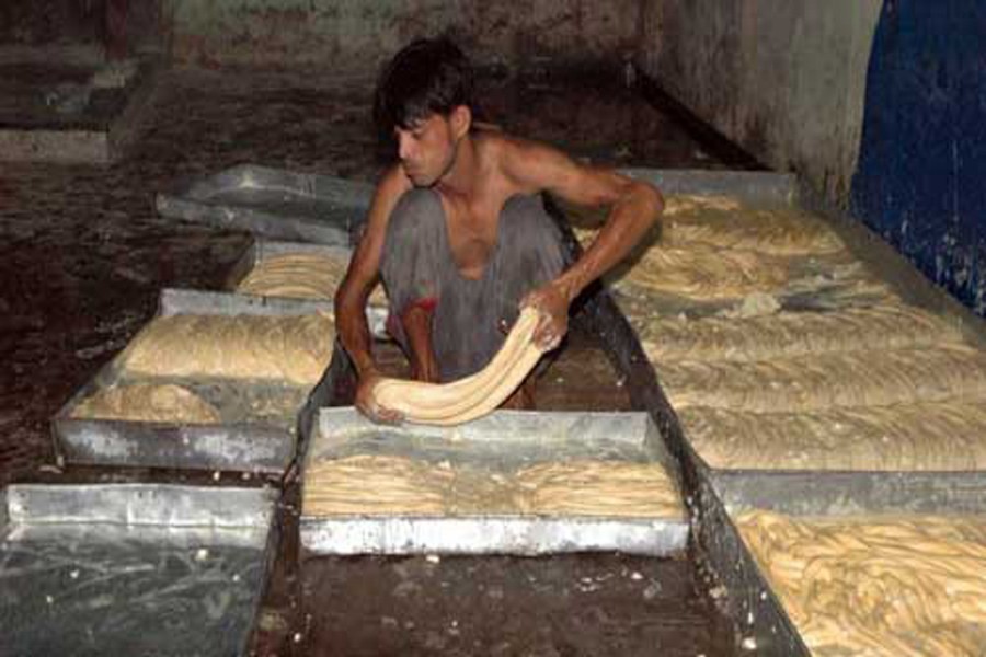 A labourer making vermicelli in a non-hygienic condition in BSCIC industrial estate in Rajshahi on Sunday — FE Photo