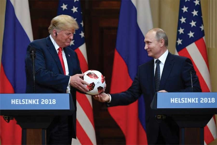 "Now the ball is in your court," President Vladimir Putin told President Donald Trump, handing him a ball from the 2018 World Cup at the joint press conference they addressed on July 16, 2018. —Photo: Yahoo News
