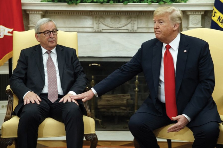 PRESIDENT DONALD TRUMP, RIGHT, MEETS WITH EUROPEAN COMMISSION PRESIDENT JEAN-CLAUDE JUNCKER IN THE OVAL OFFICE OF THE WHITE HOUSE ON JULY 25, 2018, IN WASHINGTON: "The same Mr. Trump who advised Theresa May to sue the EU, is inching towards an agreement rather than the courts." —Photo: AP