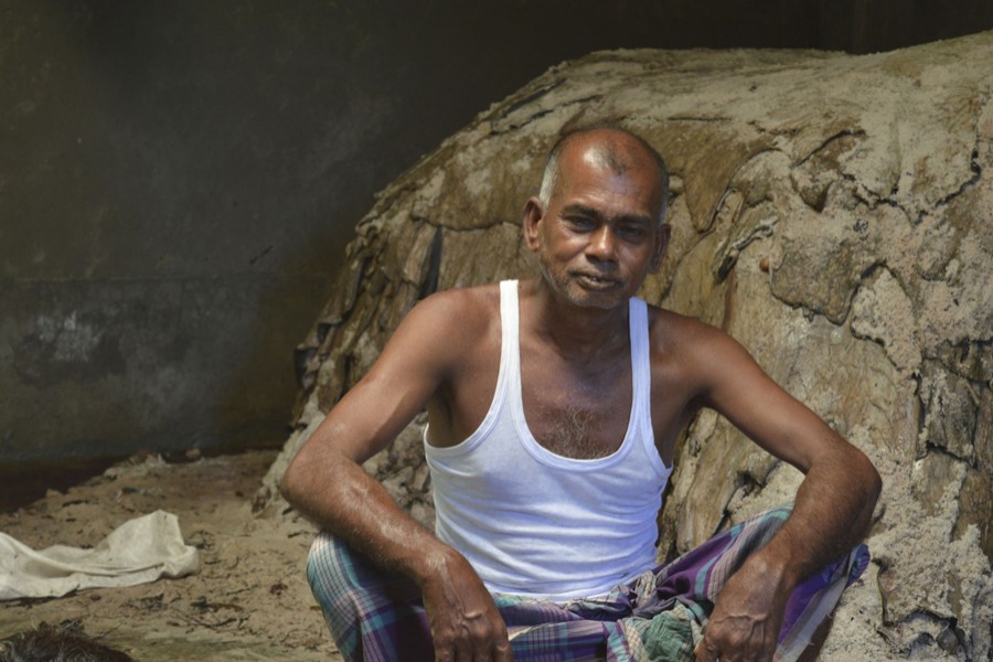 A labourer working at a rawhide processing unit in Notunbazar area of Magura town on Saturday — FE Photo