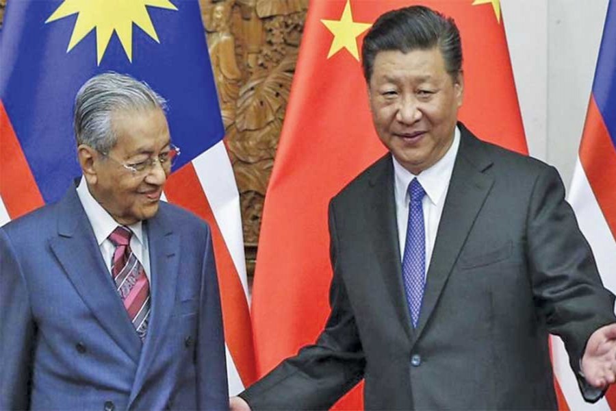 President Xi Jinping greets Malaysian Prime Minister Mahathir Mohamad at the Great Hall of the People in Beijing on August 20, 2018. During his talks with Mahathir, Xi said the two countries should be dedicated to raising the representation of developing countries in global affairs. —Photo courtesy: China Daily