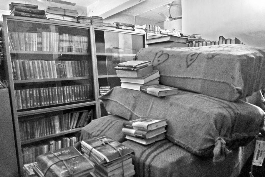 Books lying piled up in the congested library of Islamic Foundation, Jhenidah in absence of adequate space — FE Photo