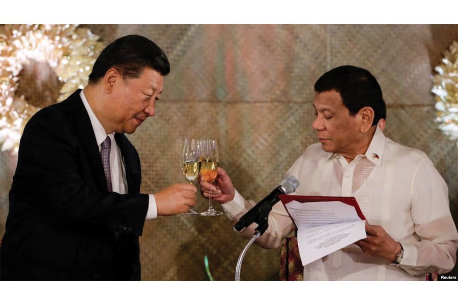 China's President Xi Jinping and Philippine President Rodrigo Duterte toast during a State Banquet at the Malacanang presidential palace in Manila, Philippines on November 20, 2018. —Photo: Reuters