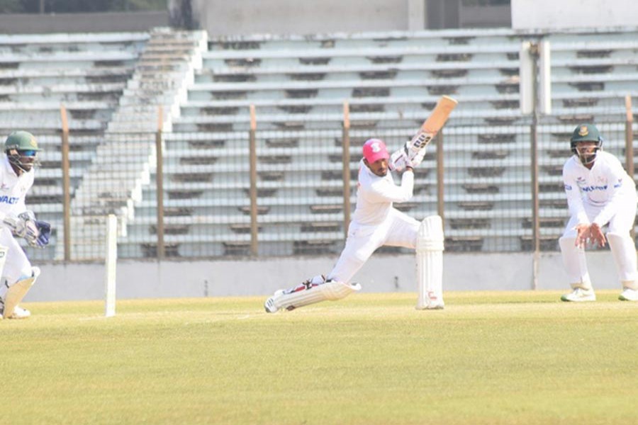 Prime Bank South Zone opener Anamul Haque playing a shot against Walton Central Zone during the 2nd day of the four-day 4th round match of BCL at the Zahur Ahmed Chowdhury Stadium in Chattogram on Wednesday — bdnews24.com
