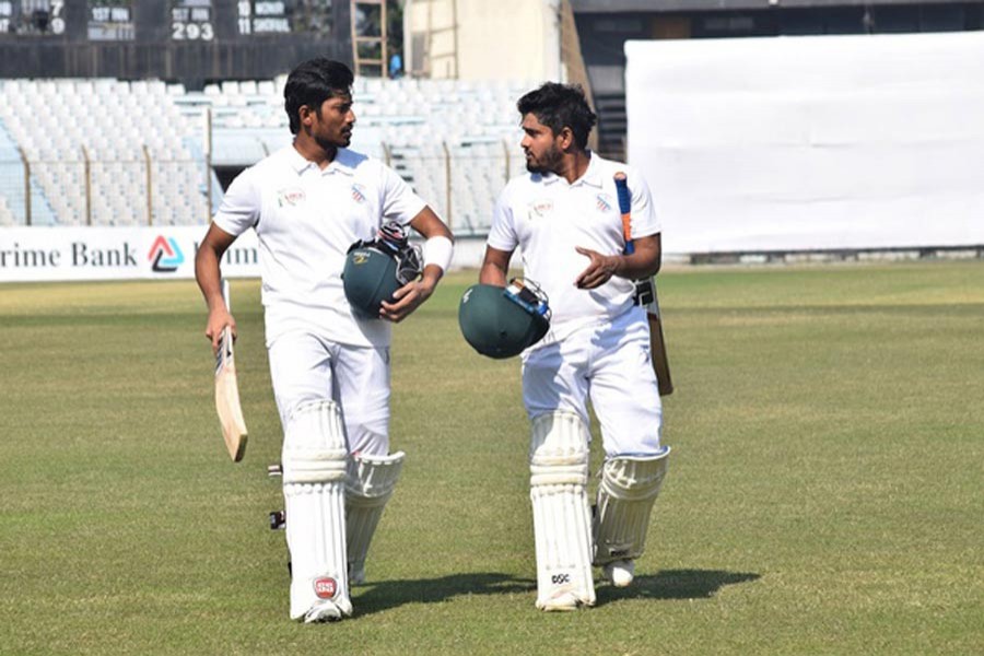 Prime Bank South Zone's batsmen Anamul Haque Bijoy and Al Amin returning to dressing room during the break on the 2nd day of the four-day BCL match against North Zone at Zahur Ahmed Chowdhury Stadium in Chattogram on Tuesday — bdnews24.com