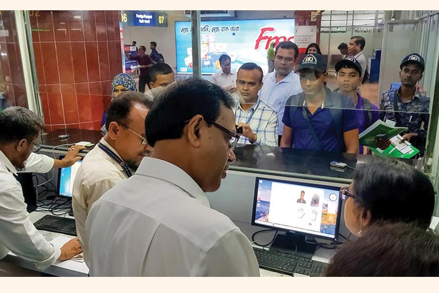 Migrants verify their documents at a migrant welfare desk in Dhaka's Hazrat Shahjahal International Airport. —Photo: IOM