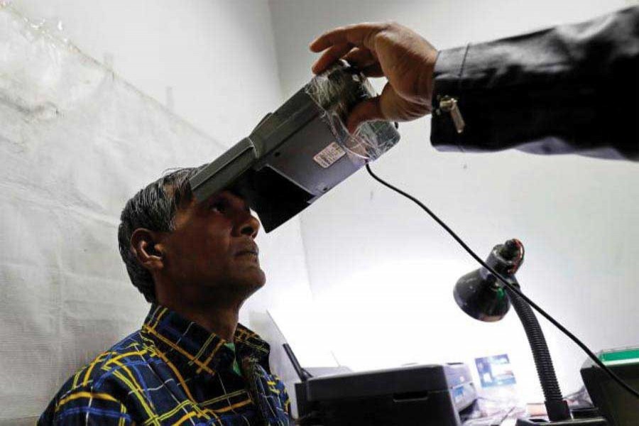 A man goes through the process of eye scanning for Aadhaar, India's national government database, at a registration centre in New Delhi on January 17, 2018. —Photo: Reuters