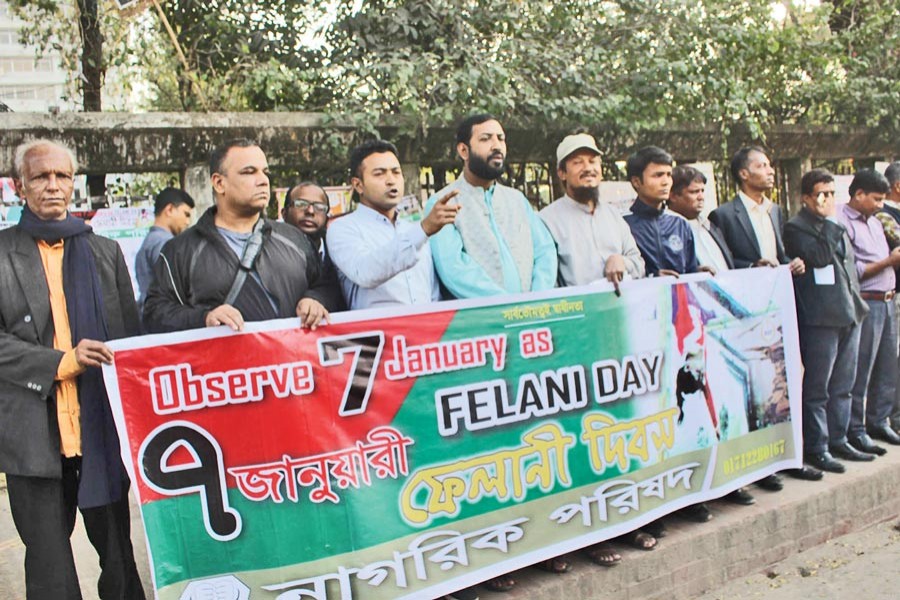 Nagorik Parishad formed a human chain in front of the National Press Club in the city on Monday marking the death anniversary of Felani Khatun — Focus Bangla