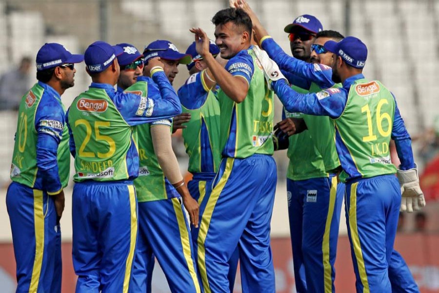 Sylhet Sixers' Taskin Ahmed celebrating with teammates after taking a wicket against Chittagong Vikings during the BPL at Sher-e-Bangla National Cricket Stadium in the city on Wednesday — UNB