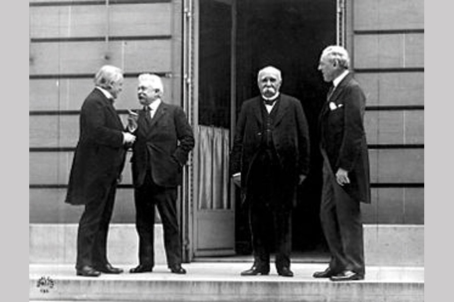 The Council of Four (from left to right) David Lloyd George (UK), Vittorio Emanuele Orlando (Italy), Georges Clemenceau (France) and Woodrow Wilson (USA) in Versailles in 1919. – Wikipedia