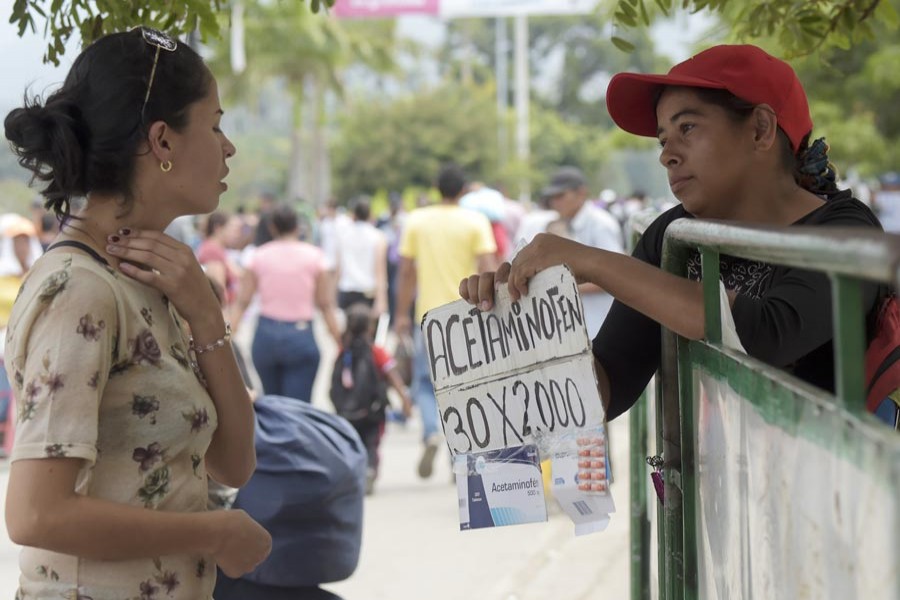 CÚCUTA: A woman selling painkillers in Cucuta, Colombia, near the Simon Bolivar International Bridge, in the border with Tachira, Venezuela on Saturday — AFP
