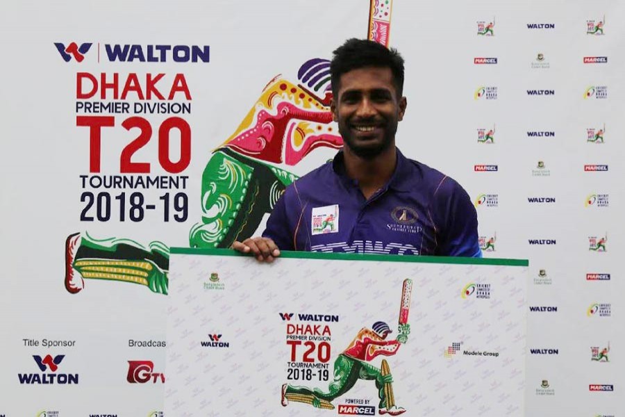 Shinepukur Cricket Club's all-rounder Shuvagata Hom posing after being the man of the match of DPDCL T20 against Legends of Rupganj at Fatullah's Khan Shaheb Osman Ali Stadium — UNB