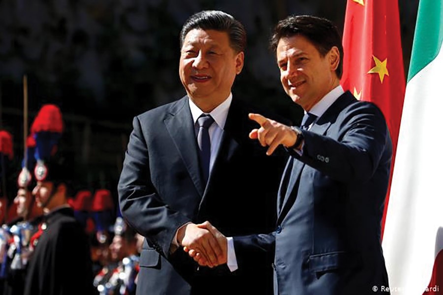 President Xi Jinping of China (left) and Prime Minister Giuseppe Conte of Italy: Italy has become the first G7 country to join China's massive Belt and Road project. Debt-burdened Rome is eager to boost trade, but Washington and Brussels are uneasy about Beijing's global ambitions. —Photo: Reuters