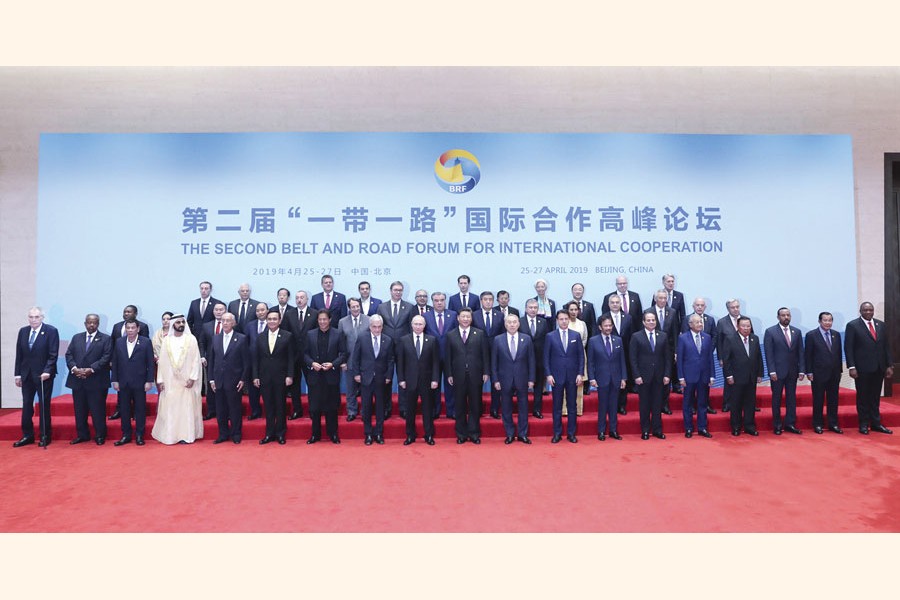 Chinese President Xi Jinping and other leaders attending the Leaders' Roundtable of the second Belt and Road Forum for International Cooperation pose for a group photo in Beijing, April 27, 2019. —Photo: Xinhua