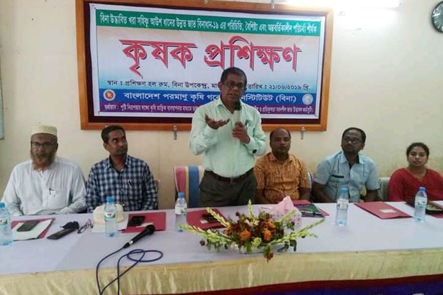 The inauguration ceremony of a training programme on cultivation of BINA - 16, 17 and 20 and BINA Aus - 19 paddy varieties in progress in Magura on Saturday — FE Photo