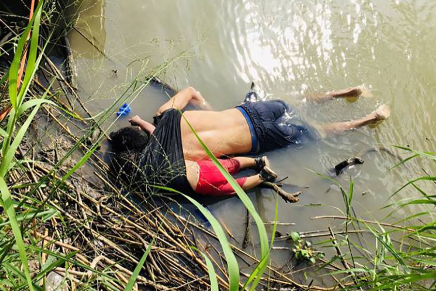 The bodies of a Salvadorian migrant and his daughter are seen at the Rio Bravo river in Matamoros, in Tamaulipas state in Mexico — Via Reuters