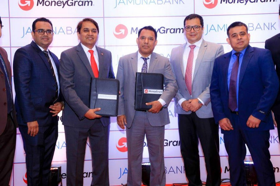 Mirza Elias Uddin Ahmed ,Additional Managing Director of Jamuna Bank Ltd ( thid from left), Yogesh Sangle, Head of Asia Pacific and South Asia , and Sheshagiri (Sukesh) Malliah, Regional Head Indian Subcontinent, Indo China and Malaysia, MoneyGram, and other high-ups pose for photograph a deal signing ceremony recently
