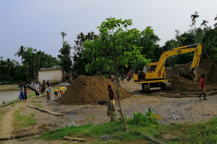 Riverbank protection work is going on in the Digholbak area under Nabiganj upazila of Habiganj district. The photo was taken on Monday — FE photo