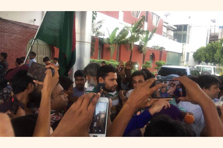 Bangladesh captain Mashrafe Bin Mortaza talking to reporters on Sunday — UNB