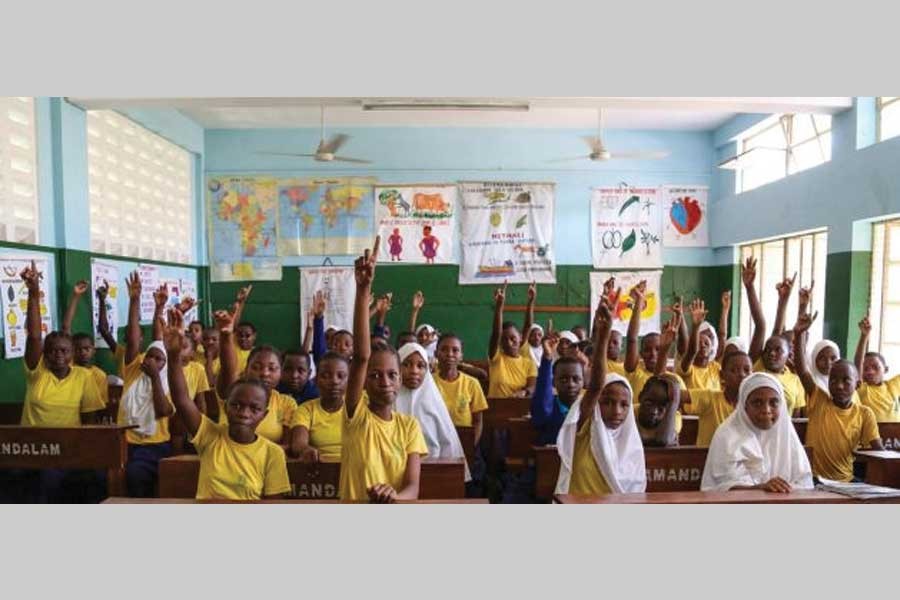 Students in Primary Seven at Zanaki Primary School in Dar es Salaam, Tanzania during an English language class. —Photo credit: Sarah Farhat/World Bank