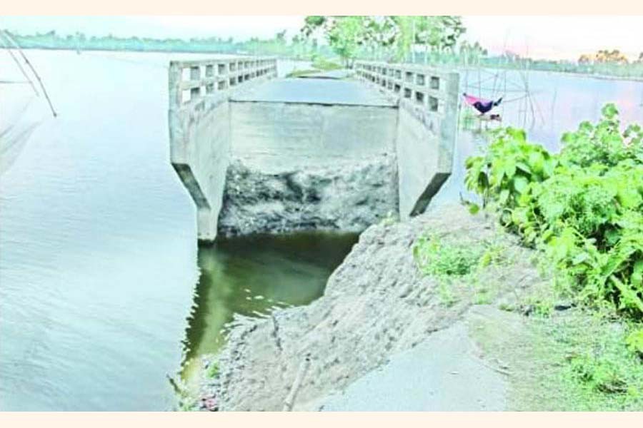 The recent flood damaged the culvert over the Goborchapa Beel under Sonatola upzila of Bogura district — FE Photo
