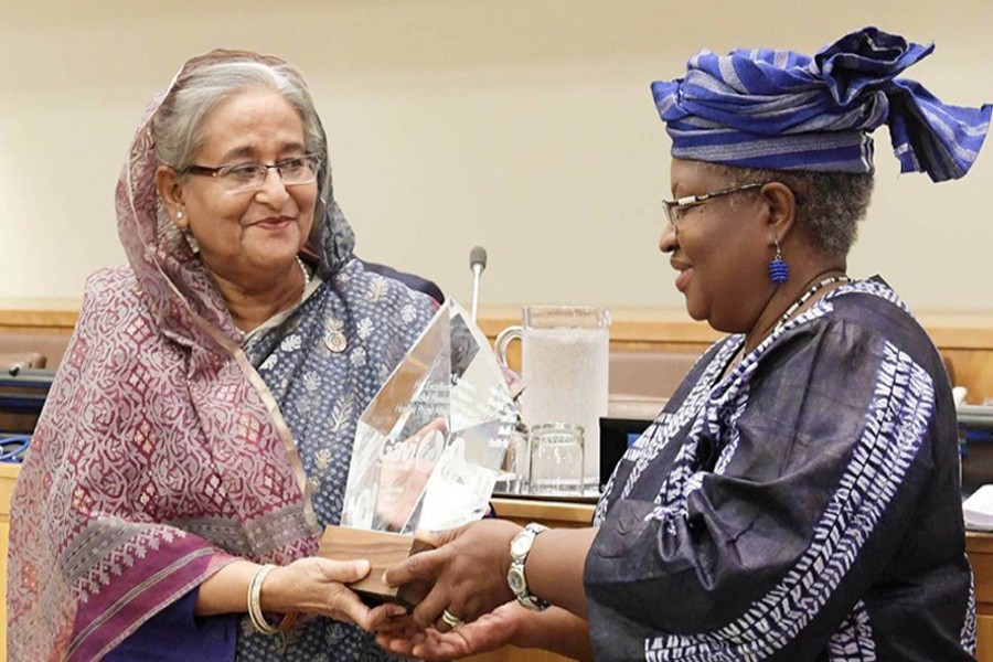 Prime Minister Sheikh Hasina receives the prestigious ‘Vaccine Hero’ award in recognition of Bangladesh's outstanding success in vaccination to immunise children on Monday, September 23, 2019. Photo: PID