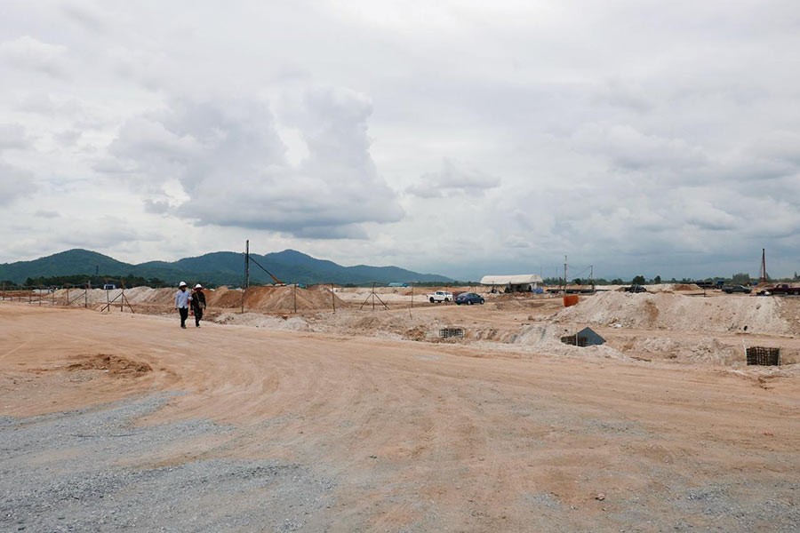 Workers walking on a construction site in Thailand's Eastern Economic Corridor industrial zone, Chonburi, Thailand. The photo was taken on July 25 this year. -Reuters Photo