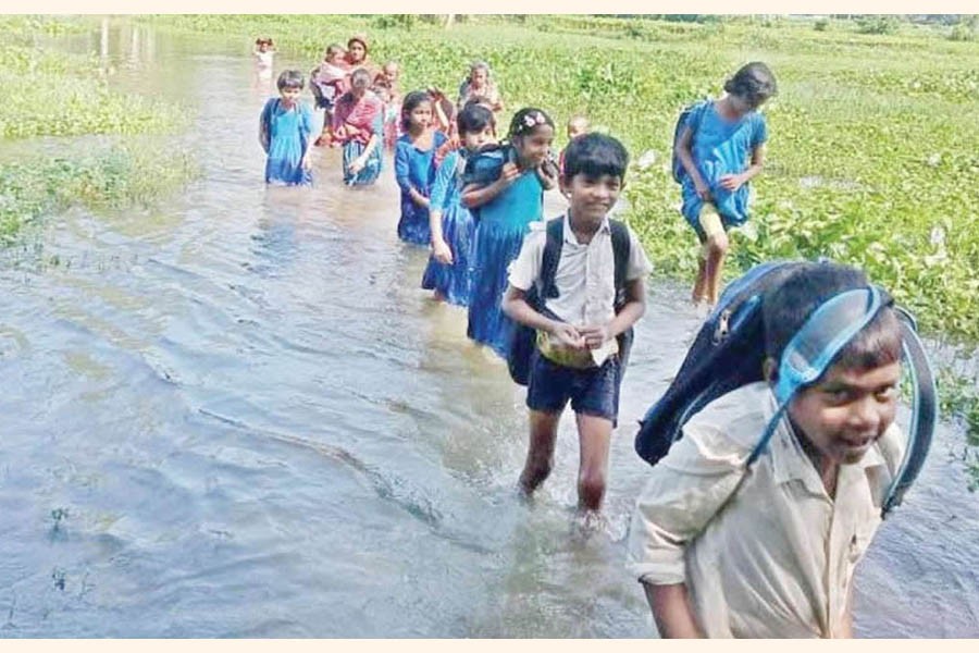 Some students crossing the Bau river to attend the school in Mothurapur union under Dhunot upazila of Bogura district — FE Photo