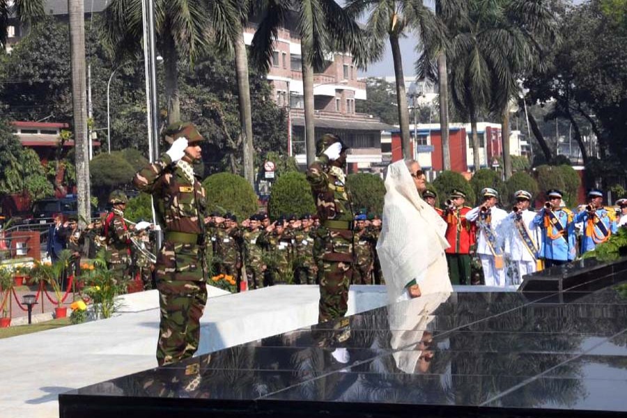 Prime Minister Sheikh Hasina pays the homage by placing a wreath at the Shikha Anirban (flame eternal) of Dhaka Cantonment on 13 January, 2019. (Photo: PID)