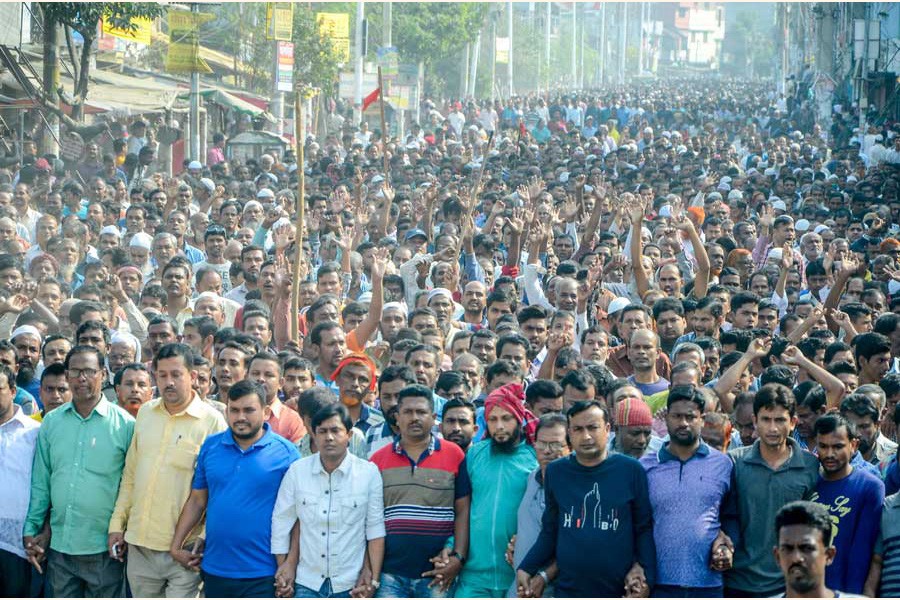 Nine state-owned jute mill workers in Khulna brought out a procession on Monday demanding payment of wages to the workers — FE Photo