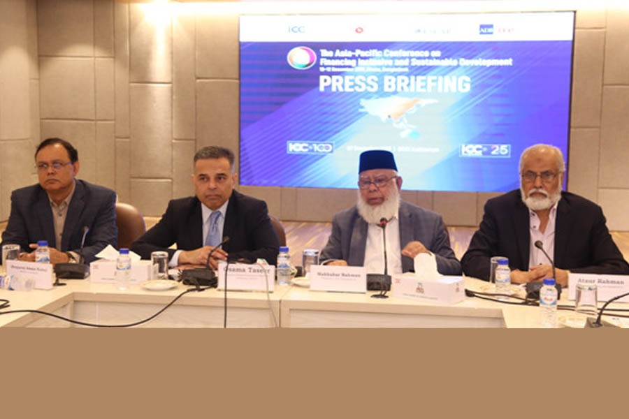 ICC Bangladesh President Mahbubur Rahman (2nd from right), accompanied by DCCI President Osama Taseer (2nd from left), Senior Journalist Monjurul Ahsan Bulbul (extreme left) and ICCB Secretary General Ataur Rahman (extreme right), addressing at a press briefing at Dhaka Chamber of Commerce and Industry (DCCI) auditorium on Saturday.