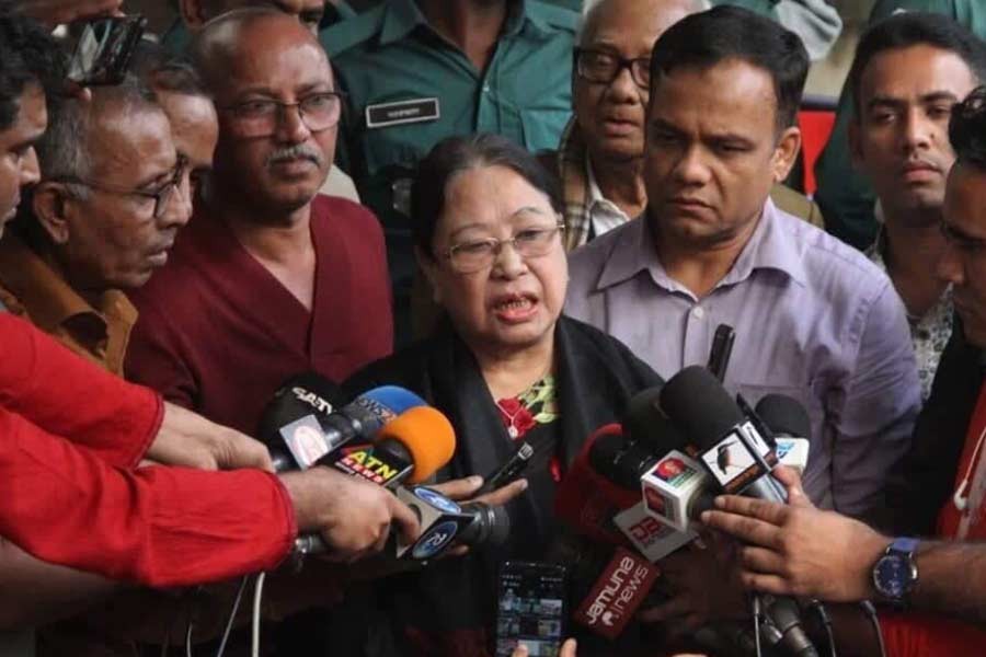 Khaleda Zia’s sister Selima talking to reporters after the meeting with BNP Chairperson Khaleda Zia at BSMMU on Monday, Dec 16, 2019. Photo: Courtesy