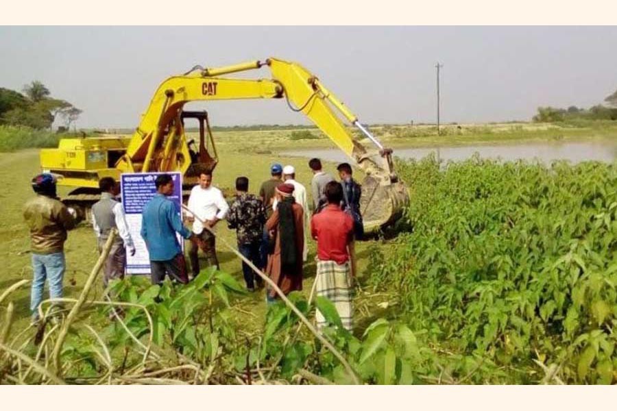 Work on a crop protection embankment started in Dharmapsha upazila of Sunamganj on Wednesday — FE Photo