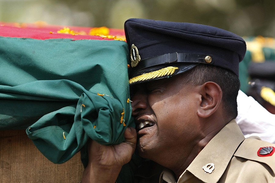 An army soldier cries as he carries the coffin of a Bangladesh Rifles (BDR) officer in Dhaka March 2, 2009.Tens of thousands of mourners attended the state funeral on Monday for dozens of Bangladesh army officers killed in a mutiny last week — Reuters/Files