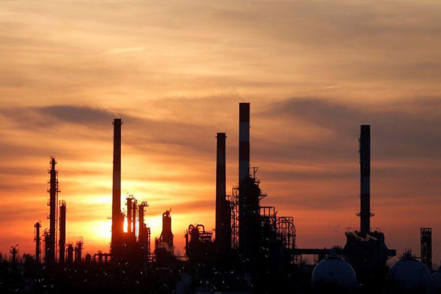 Grandpuits oil refinery southeast of Paris, France, February 29, 2016. Reuters/File Photo