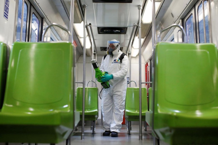 World News March 18, 2020 / 5:03 AM / 8 days ago Mexico, former swine flu hub, tests nerves with coronavirus strategy Frank Jack Daniel, Adriana Barrera 4 Min Read MEXICO CITY (Reuters) - Mexican officials are dragging their feet on border closures and coronavirus containment measures, in what critics call a high risk strategy driven by bad memories of a shutdown a decade ago that deepened the country’s recession during the swine flu epidemic. A worker carries out the disinfection of a metro car, as part of Mexico City's government's measures in response to the coronavirus disease (COVID-19), in Mexico City, Mexico March 17, 2020. REUTERS/Gustavo Graf