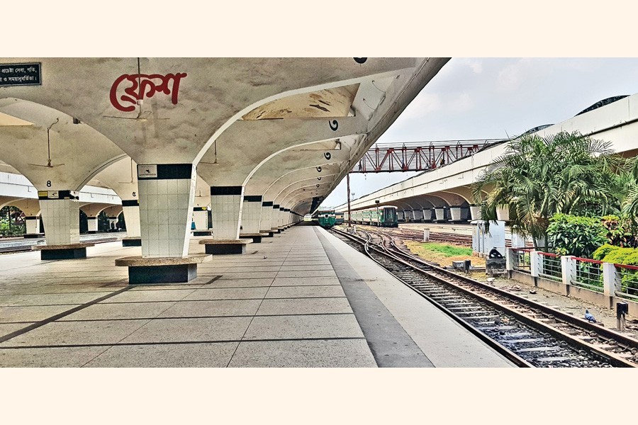 Unusual times, unusual happenings: The bleak and desolate looking Kamalapur railway station on Friday noon. Home-going people in their thousands scramble to ride trains at this station on the eve of every Eid-ul-fitr celebration. — FE photo