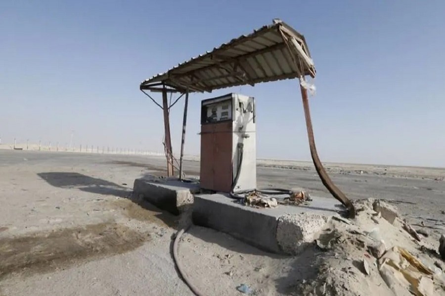 An old fuel pump is seen during early hours in a desert near the village of Sila, at the border with United Arab Emirates, south of the Eastern province of Khobar, Saudi Arabia, January 29, 2016 — Reuters/Files