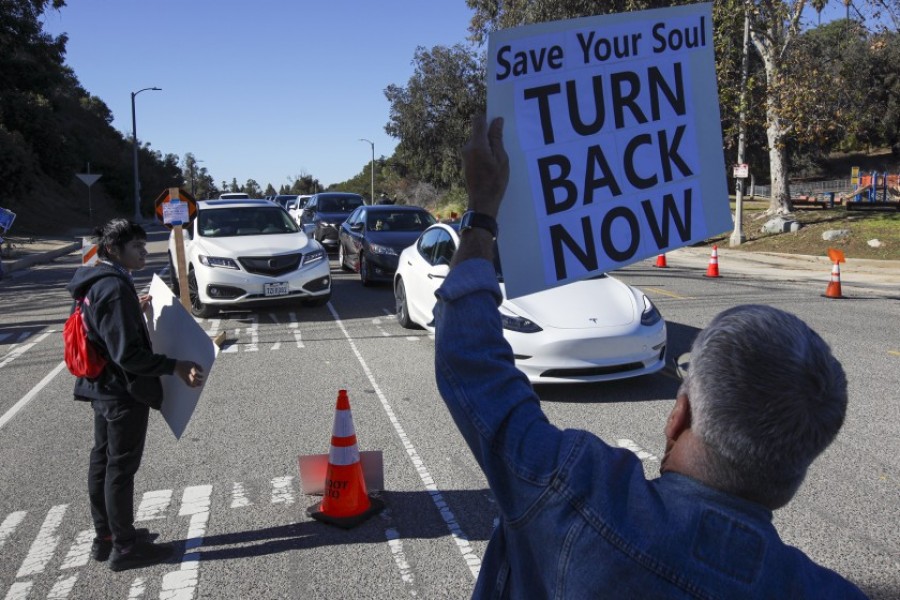 Shop Mask Free Los Angeles organised a protest on Saturday at the Dodger Stadium Covid-19 vaccination site, rallying against the vaccines, masks and lockdowns — Los Angeles Times