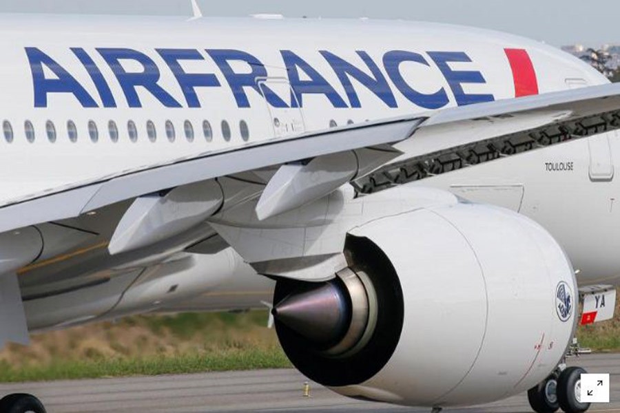 FILE PHOTO: The first Air France airliner's Airbus A350 prepares to take off after a ceremony at the aircraft builder's headquarters in Colomiers near Toulouse, France, September 27, 2019. REUTERS/Regis Duvignau/File Photo