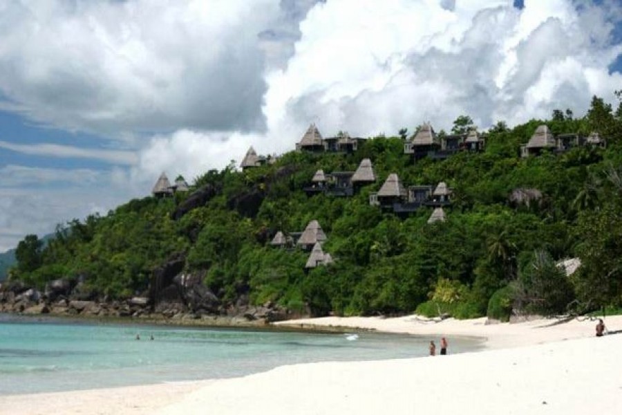 দ্বীপরাষ্ট্র সিশেলেসের আয়ের বড় খাত পর্যটন; তড়িঘড়ি করে তা খুলে দেওয়াই বড় উদ্বেগের কারণ হয়ে দাঁড়িয়েছে। ফাইল ছবি: রয়টার্স