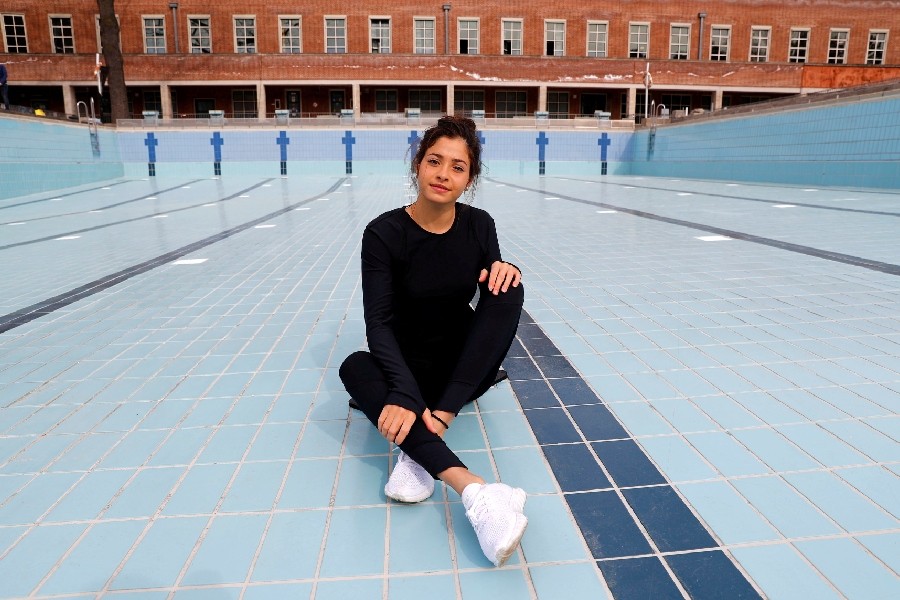 Syrian refugee and Olympic swimmer Yusra Mardini poses after a training session in a pool at the Olympic park in Berlin, Germany, April 12, 2018. REUTERS/Fabrizio Bensch