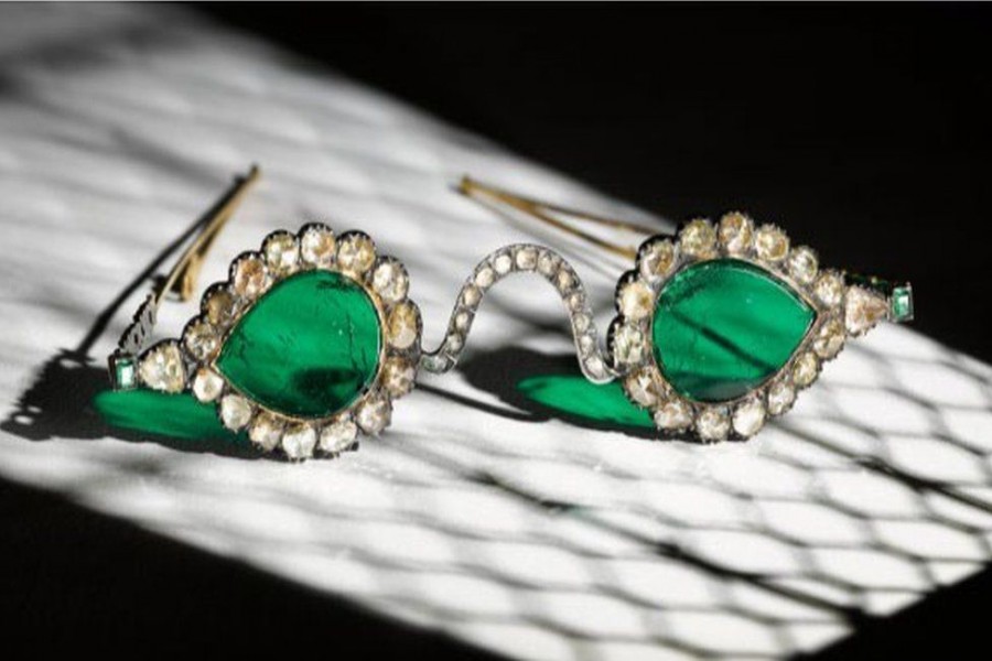 Emeralds were believed to have held miraculous powers to heal and to ward off evil - photo: SOTHEBY’S