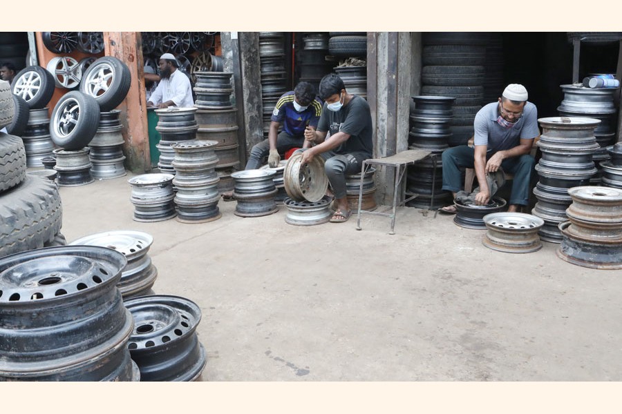 Business of tyres, tubes and parts is growing in Bangladesh. SMEs requires adequate support in the next national budget. —FE Photo