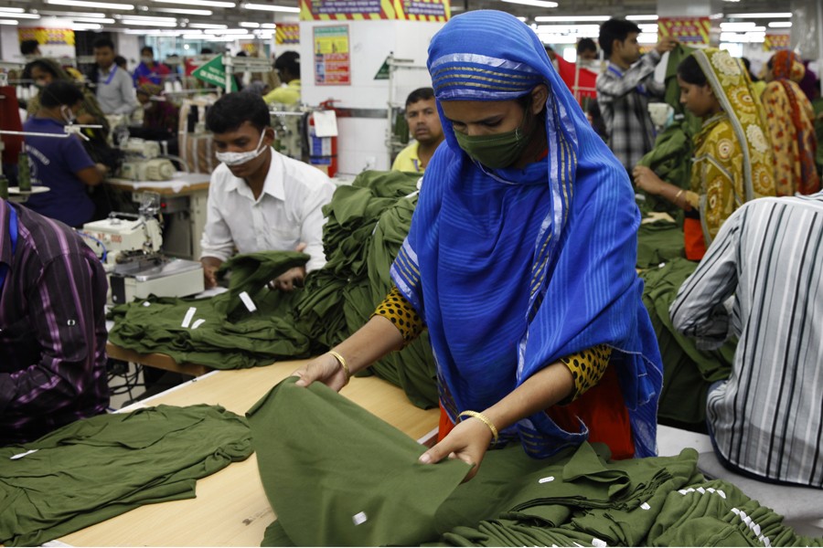 A garment worker at a factory in Dhaka. —FE Photo