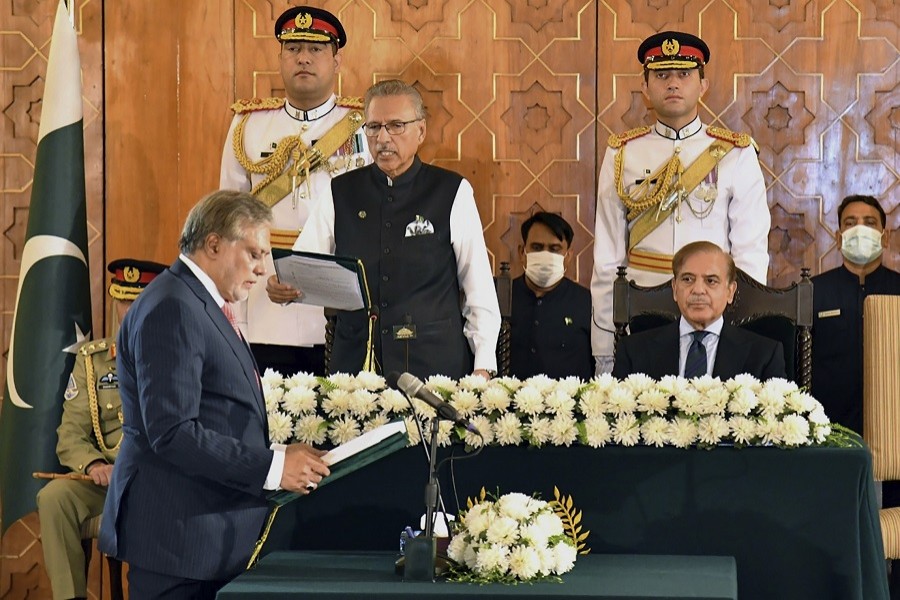 In this photo released by Press Information Department, Pakistan's President Arif Alvi, centre, administrates oath from newly appointed Finance Minister Ishaq Dar, left, as Prime Minister Shehbaz Sharif, right, watches during a ceremony in Islamabad, Pakistan, Wednesday, Sept 28, 2022. (Press Information Department vis AP)