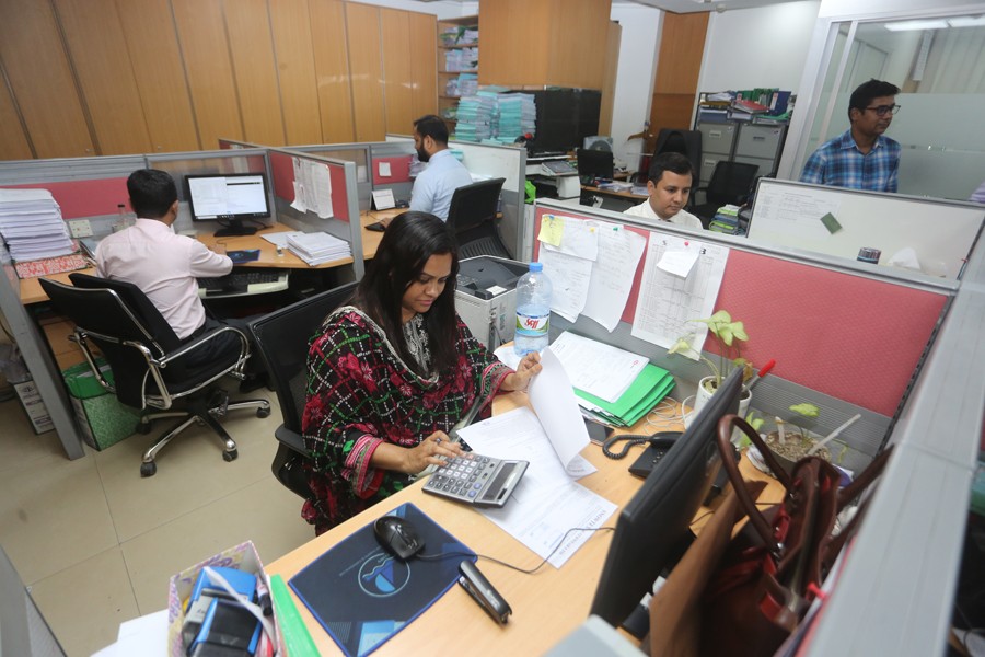 An inside view of a bank branch in Dhaka. —FE Photo